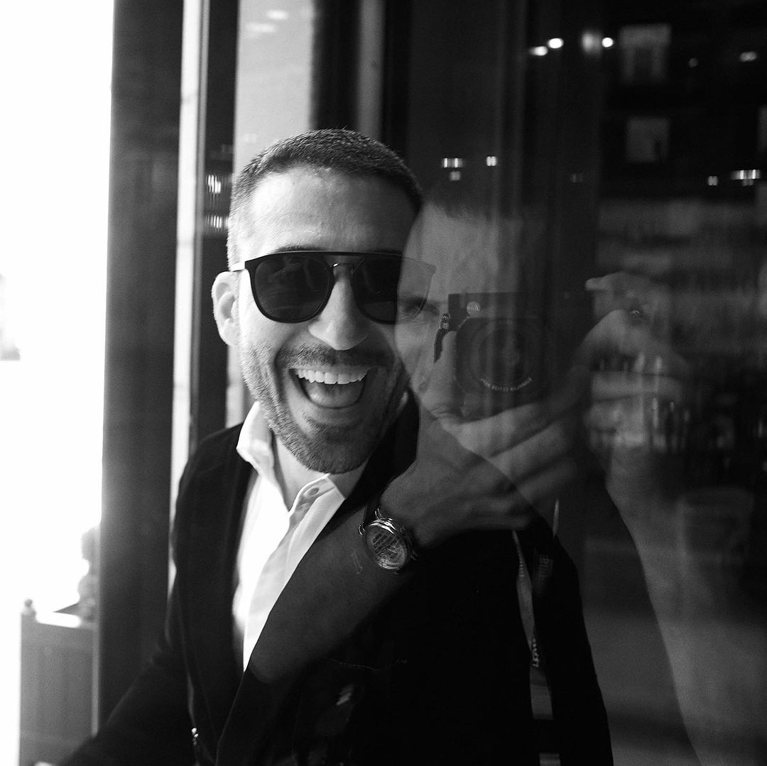 In the glamorous world of film festivals and red carpets, actor Miguel Angel Silvestre recently stole the spotlight at the prestigious San Sebastián Festival. Dressed head to toe in exquisite Armani attire, complemented by the luxurious Armani Beauty, Miguel Angel Silvestre left a lasting impression on fashion enthusiasts and festival-goers alike. The stunning photographs, skillfully captured by the talented Andrés Gar Luján, showcase the actor's impeccable style and undeniable charisma.
But that's not all—Miguel Angel Silvestre's special showcase has also garnered attention in the pages of Vanity Fair Spain, cementing his status as a fashion icon and a standout presence at the San Sebastián Festival. Join us as we delve into the details of this remarkable fashion moment and explore the magic of Miguel Angel Silvestre's dashing appearance in the heart of San Sebastián's cinematic celebration.