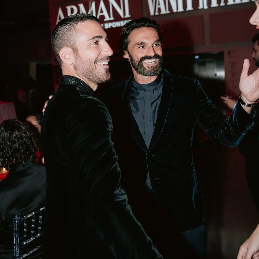 In the glamorous world of film festivals and red carpets, actor Miguel Angel Silvestre recently stole the spotlight at the prestigious San Sebastián Festival. Dressed head to toe in exquisite Armani attire, complemented by the luxurious Armani Beauty, Miguel Angel Silvestre left a lasting impression on fashion enthusiasts and festival-goers alike. The stunning photographs, skillfully captured by the talented Andrés Gar Luján, showcase the actor's impeccable style and undeniable charisma.
But that's not all—Miguel Angel Silvestre's special showcase has also garnered attention in the pages of Vanity Fair Spain, cementing his status as a fashion icon and a standout presence at the San Sebastián Festival. Join us as we delve into the details of this remarkable fashion moment and explore the magic of Miguel Angel Silvestre's dashing appearance in the heart of San Sebastián's cinematic celebration.