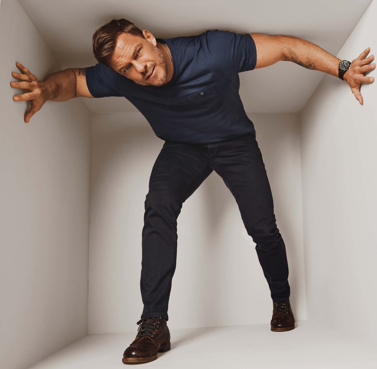 Alan Ritchson Goes Big on the new Cover for Men’s Health April 2024 ...