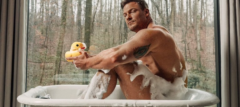 Alan Ritchson Goes Big on the new Cover for Men’s Health April 2024 ...