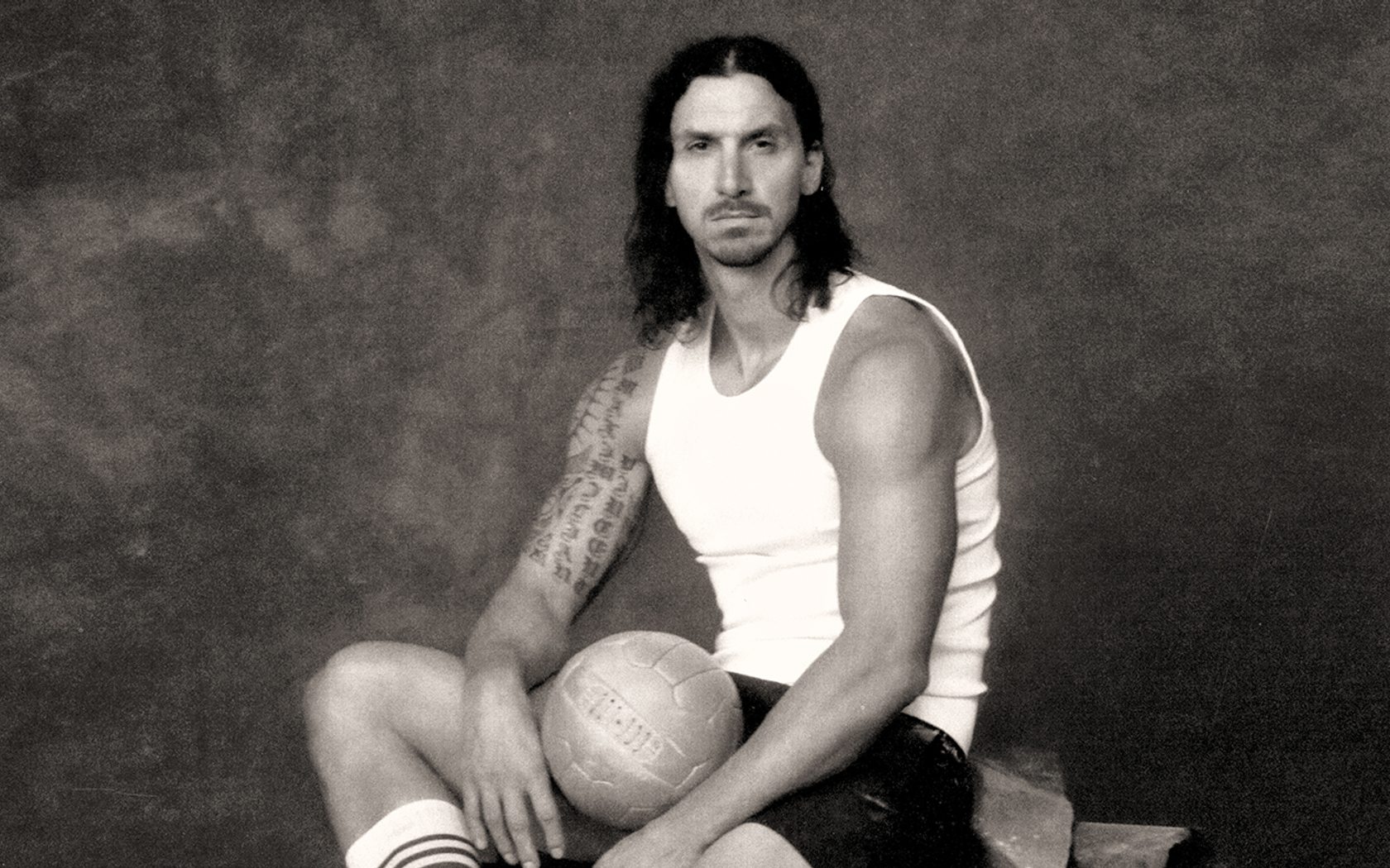 Soccer legend Zlatan Ibrahimović is the star of Numéro Homme's Spring-Summer 2024 issue, bringing his iconic charisma and style to the fashion world.
