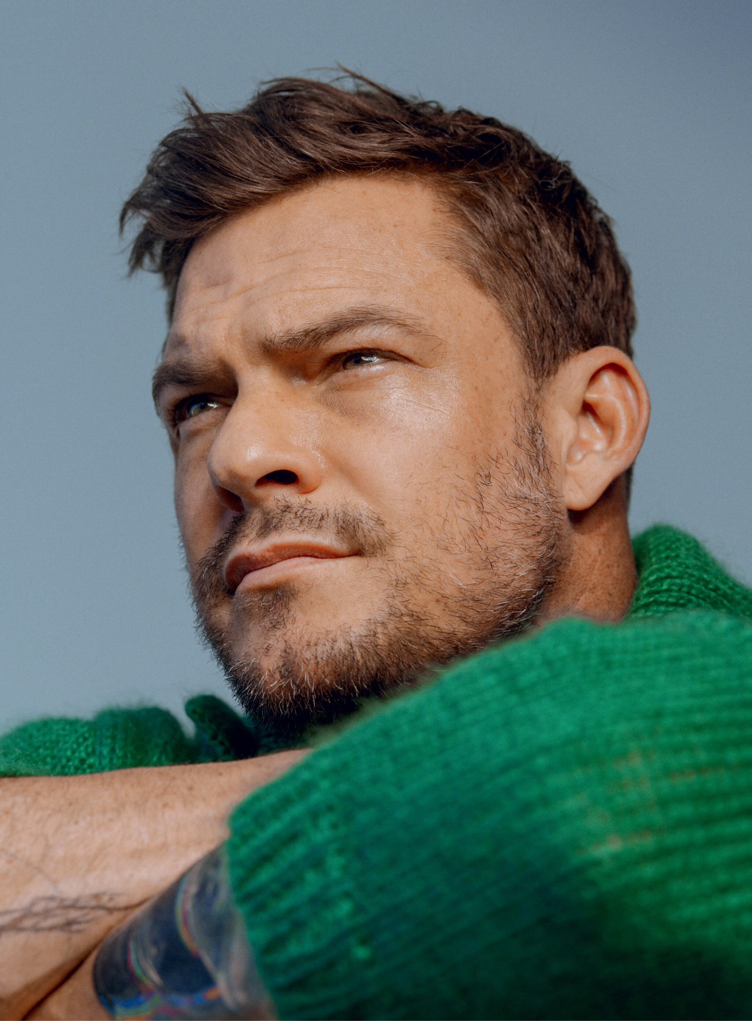 Alan Ritchson: From ‘Big Guy’ to Hollywood Heavyweight – HUNKS OVER 40