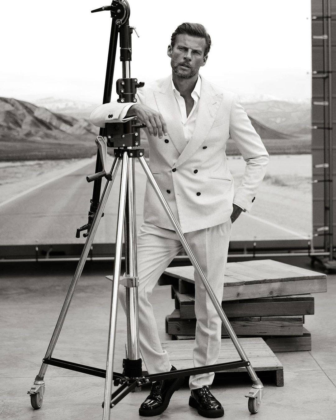 Timeless Elegance: Wesley Thevissen and Maurizio Montani’s Striking Visual Collaboration