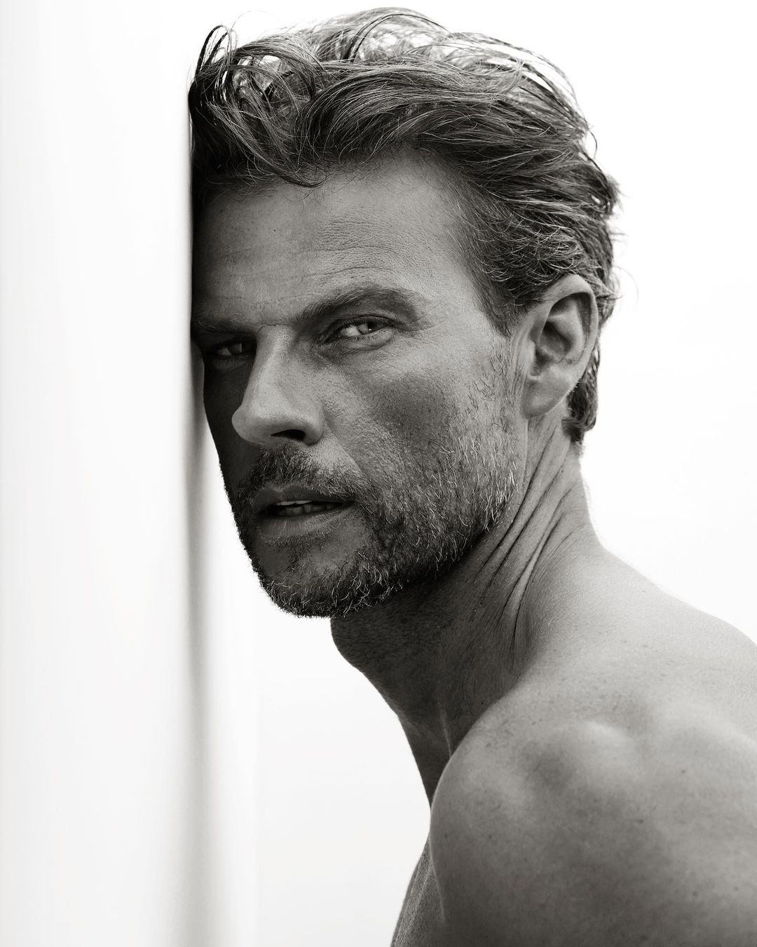 Timeless Elegance: Wesley Thevissen and Maurizio Montani’s Striking Visual Collaboration