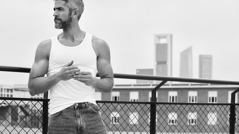 Roberto Leal returns to Men’s Health at 45, proving age is just a number with confidence, muscle, and wisdom.