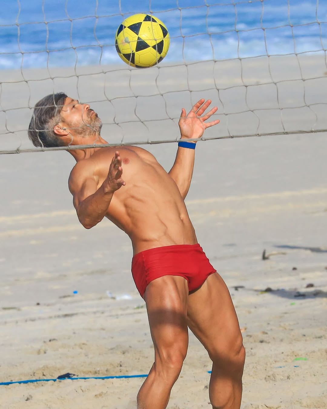 Diego Ribas is still serving goals — and body — at 40!
The former Brazilian soccer star turned commentator hit Barra da Tijuca beach in nothing but a fiery red sunga, and let’s just say… the man’s still got it.